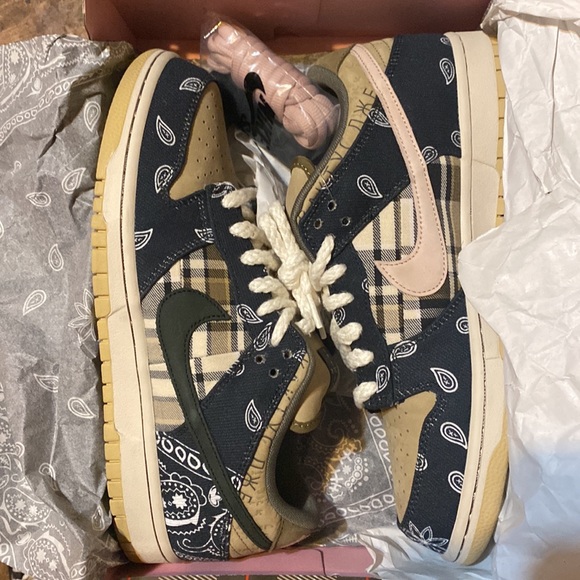 NIKE SB DUNK LOW PRM QS Travis Scott x Dunk Low PRM QS “Cactus Jack” Special Box - Picture 4 of 13